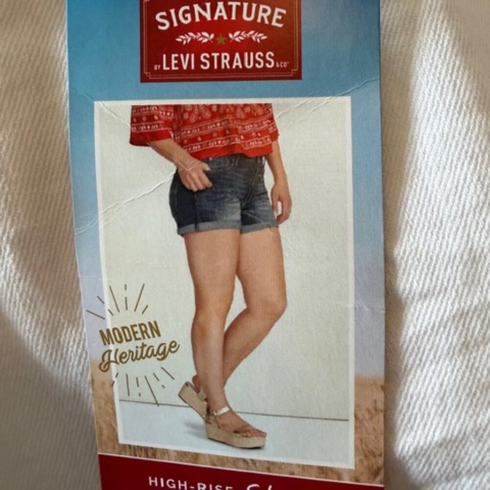 NWT Signature Levis High Rise White Denim Shorts Distressed Frayed Hem Size 8 - Picture 9 of 12